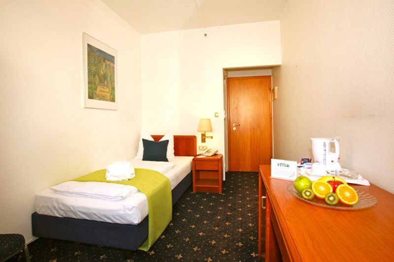 Hotel Excelsior - Central Station Frankfurt am Main Exteriör bild