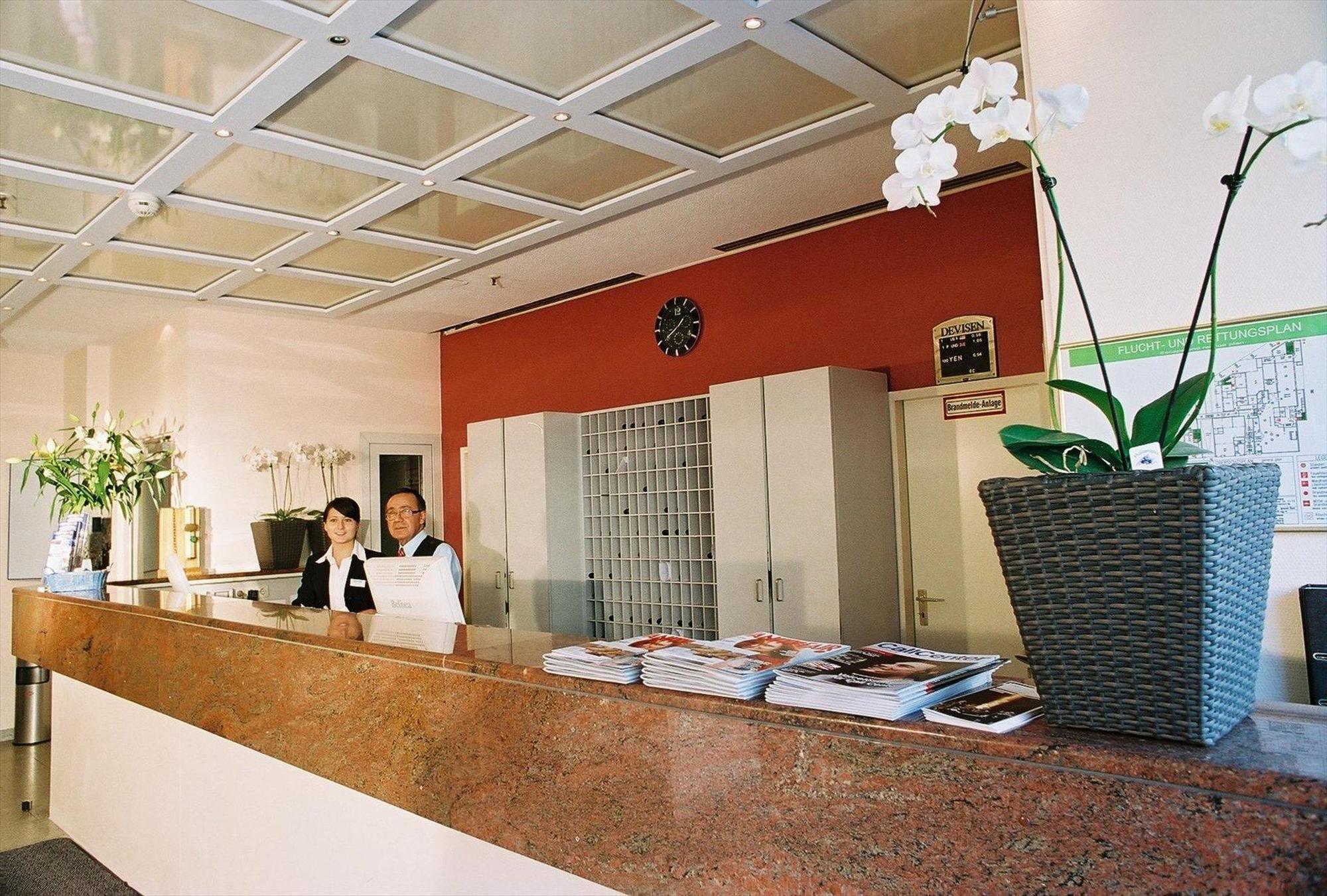 Hotel Excelsior - Central Station Frankfurt am Main Exteriör bild