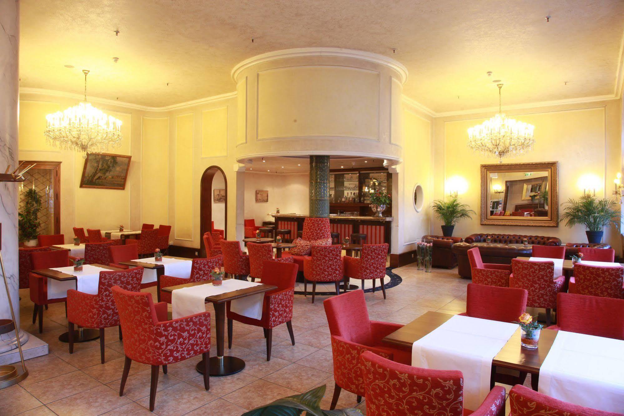 Hotel Excelsior - Central Station Frankfurt am Main Exteriör bild